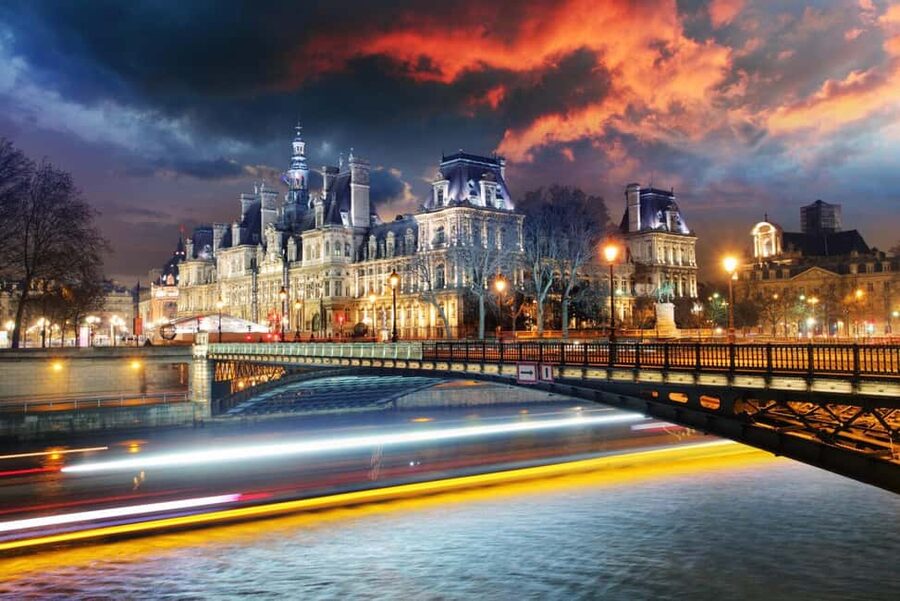 Paris, between Crimes and Mysteries - Starting at Pont Neuf, Henri IV watches the stories begin