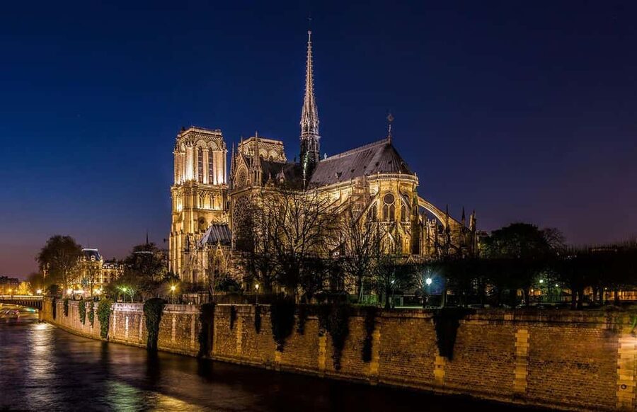 Paris, between Crimes and Mysteries - The walk into the belly of Paris: shady dealings and old superstitions