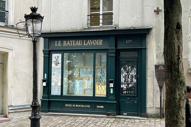 Paris Bites & Stories : A Tasty City Adventure with a Local - Rue Norvins Macarons: What You Actually Taste