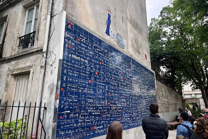 Paris Bites & Stories : A Tasty City Adventure with a Local - Rue Lepic and Café Deux Moulins: The Amélie Connection