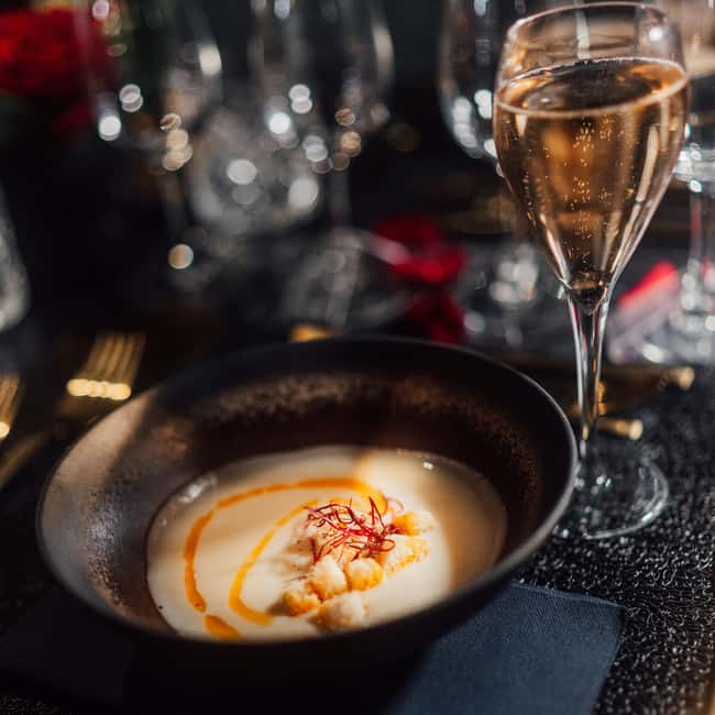 Paris: Bus Toqué Tour with 5-Course Dinner and Champagne - Practical Tips so Your Night Runs Smoothly