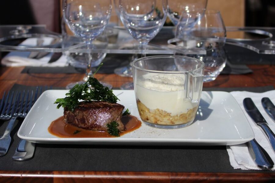Paris: Bustronome Gourmet Lunch Tour on a Glass-Roof Bus - Bistro-Style Service: The Real Secret Sauce