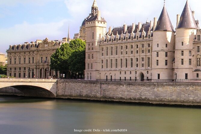 Paris by Night 2-hour Private Tour with Scenic Seine River Cruise - Latin Quarter at Night: Sorbonne, Saint Severin, and Shakespeare & Co