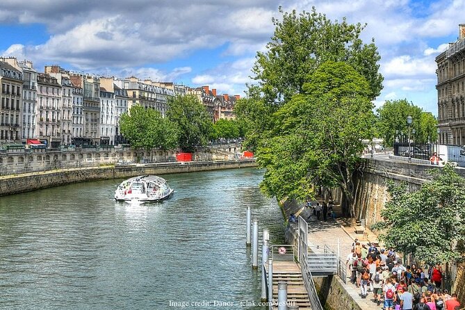 Paris by Night 2-hour Private Tour with Scenic Seine River Cruise - The Cruise Handoff Back on Île de la Cité, Plus Eiffel Tower Lights