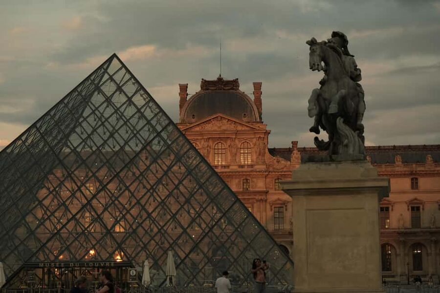 Paris By Night: 3-Hour Guided Bike Tour - 3 Hours on Dutch bikes, with an electric option that matters