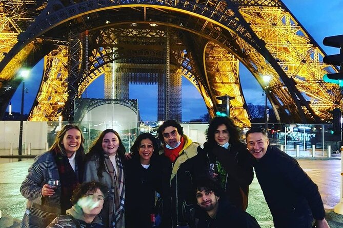 Paris by night in a Private Tuktuk Tour - Arc de Triomphe: quick photo break, big Paris energy