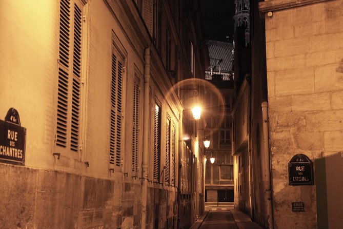 Paris by Night Walking Tour: Ghosts, Mysteries and Legends - Palais de Justice: trials, crowds, and the mechanics of fear