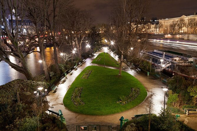 Paris by Night Walking Tour: Ghosts, Mysteries and Legends - The guillotine circuit ends near Place de l’Hôtel de Ville