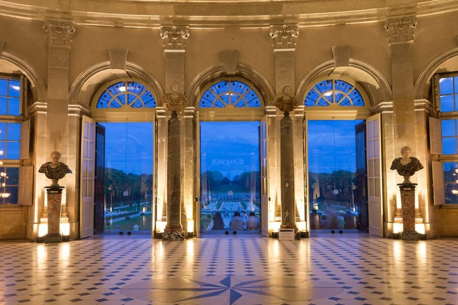 Paris: Candlelit Dinner at Vaux-le-Vicomte by Limousine - Fireworks to close the night