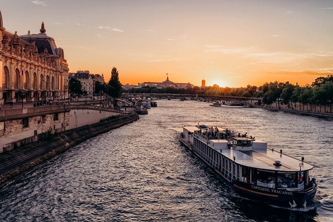 Paris Capitaine Fracasse 3 Course Seine River Dinner Cruise - Entering the Boat, Starting at Le Capitaine Fracasse