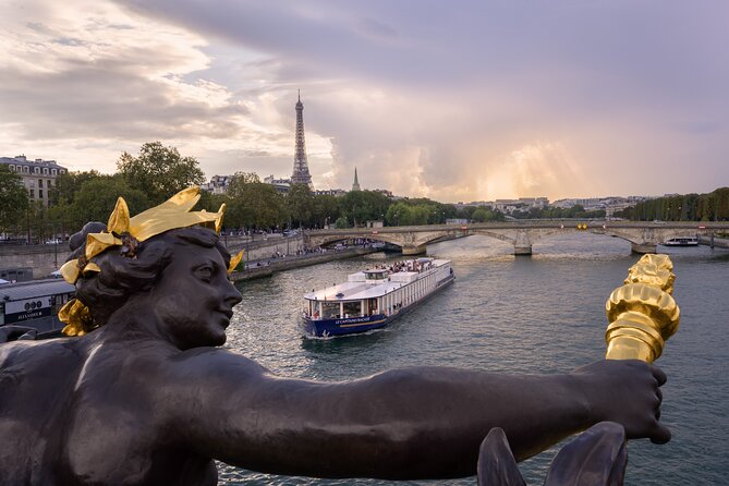 Paris Capitaine Fracasse 3 Course Seine River Dinner Cruise - Île de la Cité and Notre-Dame: The River’s Most Famous Finale
