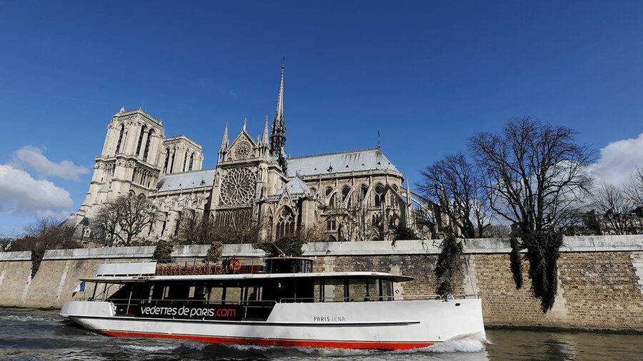 Paris: Champagne Tasting Cruise Departure from Eiffel Tower - Price and value: is $93 for an hour worth it?