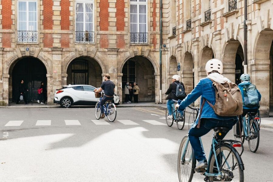 Paris: Charming Nooks and Crannies Bike Tour - The guide factor: what makes this tour feel worth it