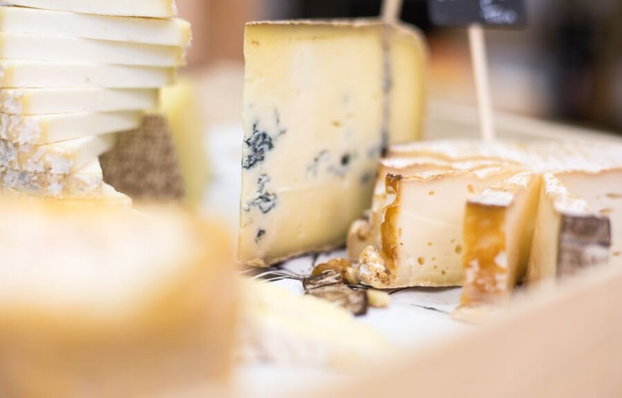 Paris: Cheese and Wine Class in a 17th Century Cellar - Bread and palate resets, the unglamorous hero