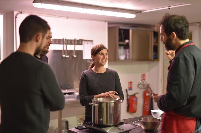 Paris Cheesemaking Workshop including Wine and Cheese Tasting with an Expert - Who should book this cheesemaking workshop?