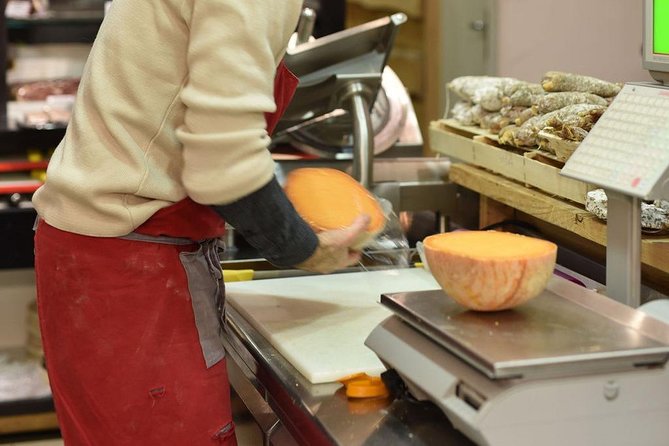 Paris Cheesemaking Workshop including Wine and Cheese Tasting with an Expert - Should you book this Paris cheesemaking and wine workshop?