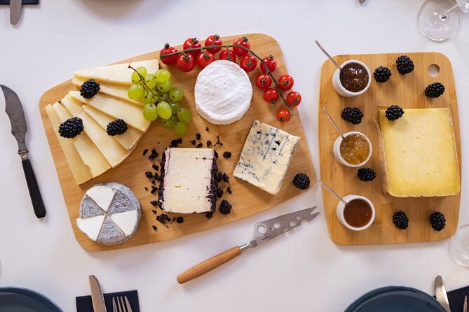Paris Cheeses and Wines Tour de France with Tasty Games - Blind tasting and quiz games: fun, but also useful