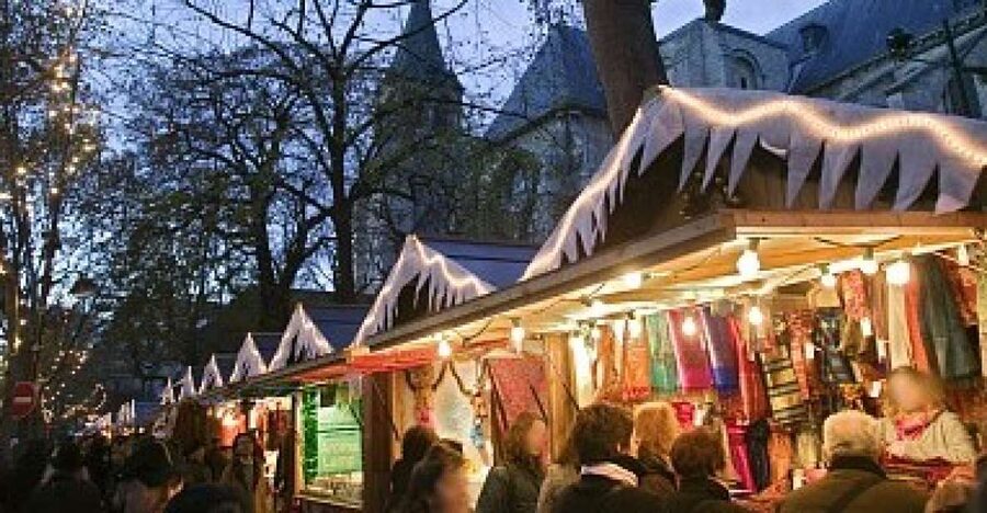 Paris: Christmas Gourmet Tour of St-Germain-des-Prés - Walking St-Germain-des-Prés: Pâtisseries, Chocolate Makers, Boulangeries