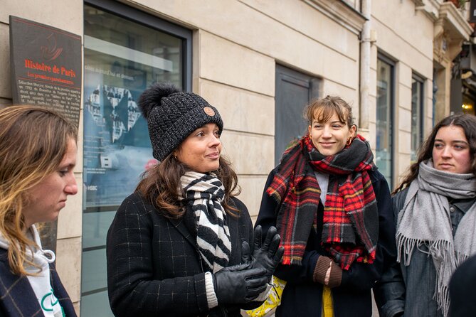 Paris Christmas Lights Small Group Walking Tour with Local Guide - Place Vendôme and Rue du Faubourg Saint-Honoré: luxury Christmas lights