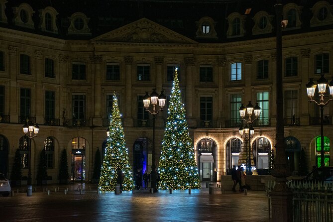 Paris Christmas Lights Small Group Walking Tour with Local Guide - Group size, pace, and what to wear for rain or snow