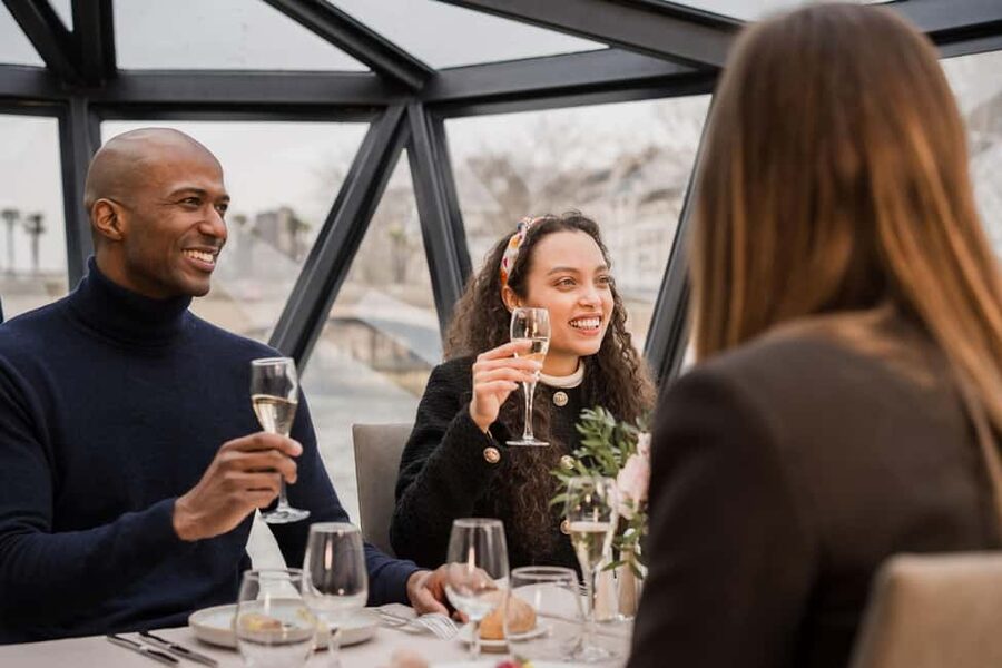 Paris : Christmas Special Lunch Cruise on the Seine River - The Seine route that keeps the sightseeing moving
