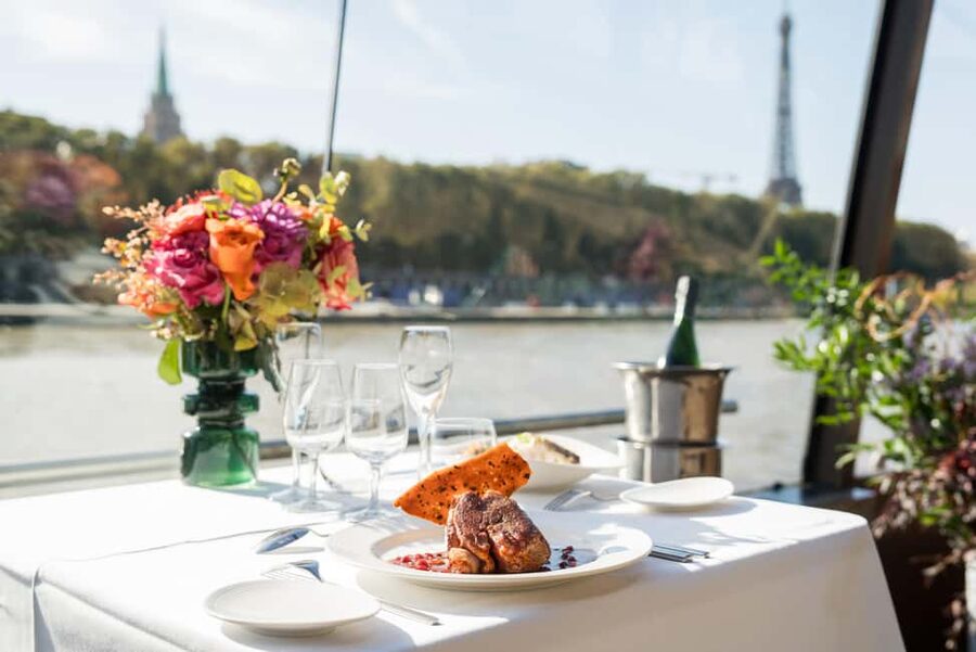 Paris : Christmas Special Lunch Cruise on the Seine River - Who should book this Christmas lunch cruise, and who might skip