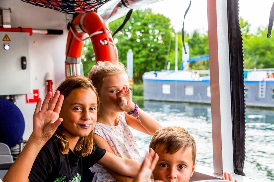 Paris: City and River Seine Tour on an Amphibious Bus - Key highlights you should know