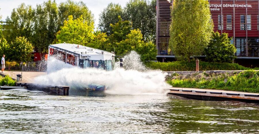 Paris: City and River Seine Tour on an Amphibious Bus - The Amphibious Bus Effect: Road and Seine Without Switching