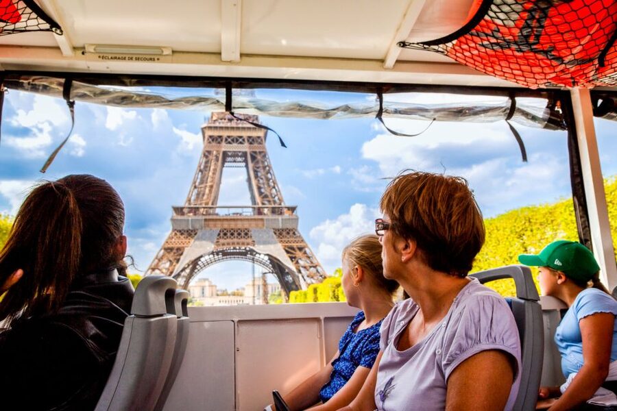 Paris: City and River Seine Tour on an Amphibious Bus - Seine Musicale, Saint-Cloud Gardens, and La Defense Skyline