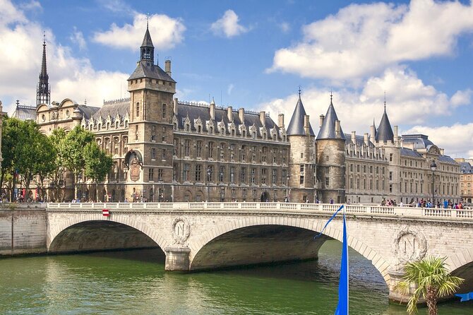 Paris City Center Free Walking Tour (Tip-Based) - Starting at Fontaine Saint-Michel, the route that helps you orient fast