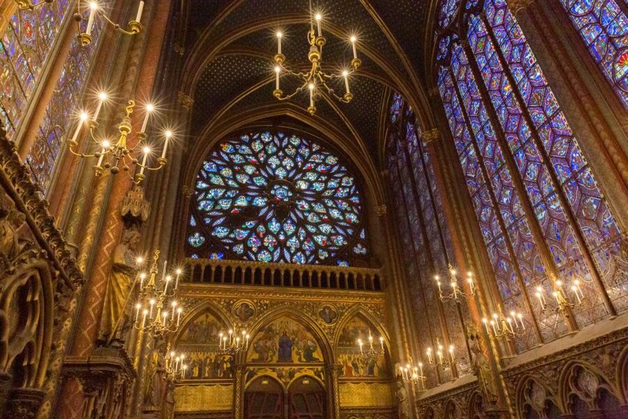 Paris City Center Self-Guided Walking Tour - Île de la Cité stroll: small streets around Notre Dame and Pont Neuf