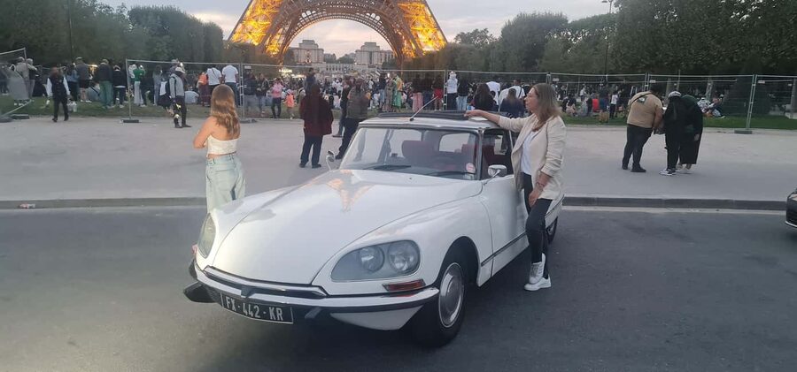 Paris: City Discovery Tour by Vintage Citroën DS Car - Île de la Cité and Notre-Dame area views without the crowd crunch