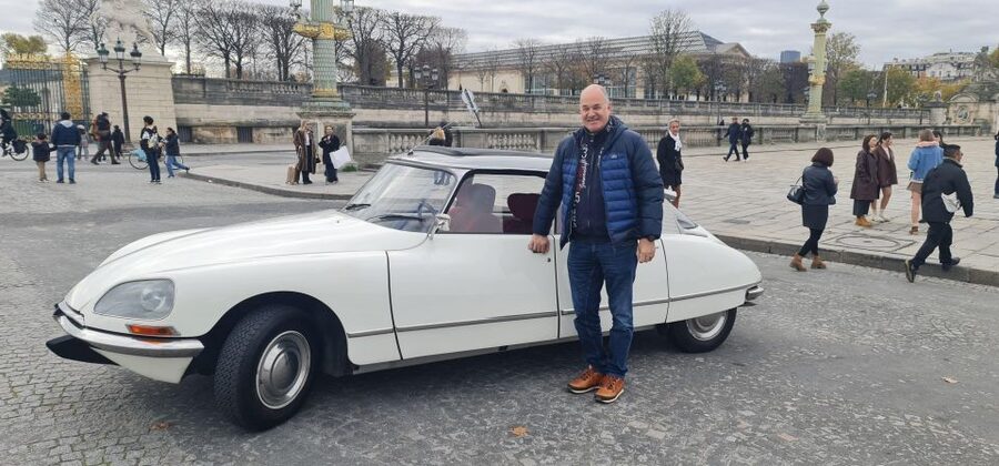 Paris: City Discovery Tour by Vintage Citroën DS Car - Getting picked up, then cruising Champs-Élysées in style