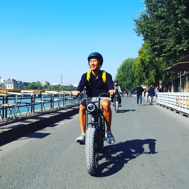 Paris: City Highlights Private Electric Bike Tour with video - The Seine River stretch, cruising with views that never feel rushed