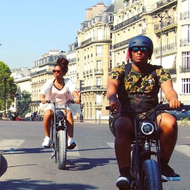 Paris: City Highlights Private Electric Bike Tour with video - The video and photo moment, because you will want proof later