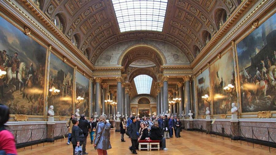 Paris: City Pass – Eiffel, Louvre & 27+ Must-See Sights - Hop-on hop-off bus for 24 hours, and why it matters