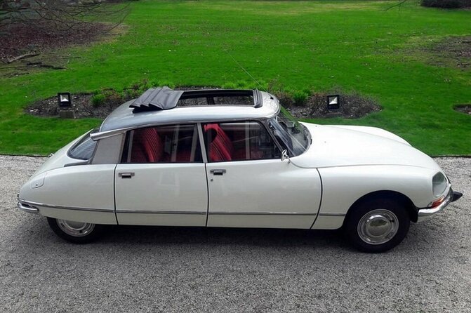 Paris City Tour 2h00 Citroën DS Vintage with Open Roof - Price and value for a group of up to 4