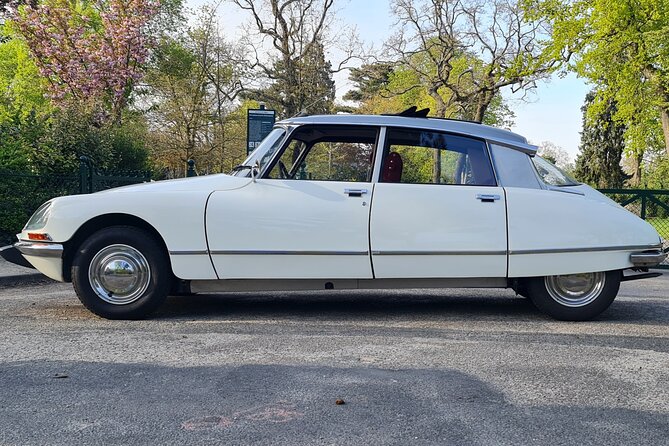 Paris City Tour 2h00 Citroën DS Vintage with Open Roof - Arc de Triomphe and the Champs-Élysées ride you actually feel