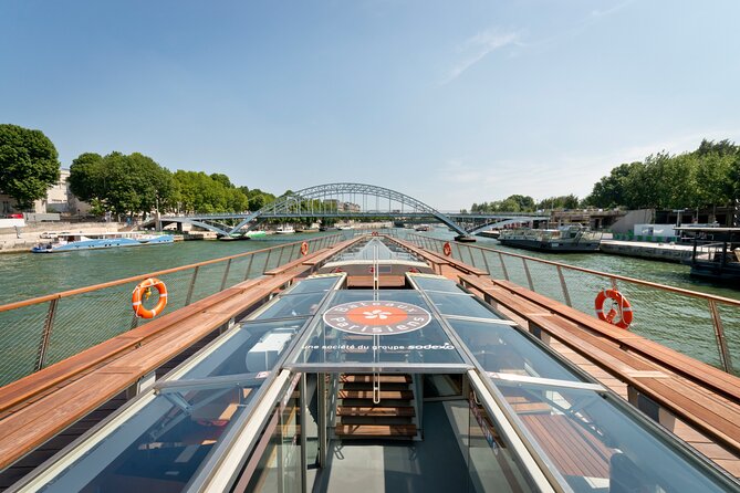 Paris City Tour by Seine River Cruise - Audio commentary in 11 languages, plus the QR and WiFi reality