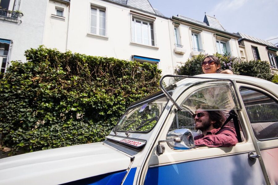 Paris: Classic Sites Tour by Vintage Citroen 2CV - Ile de la Cité and Notre-Dame From the Seine Side