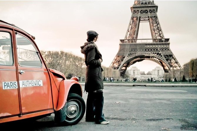 Paris Classic tour in 2CV - Eiffel Tower views from the car, without the full-day commitment