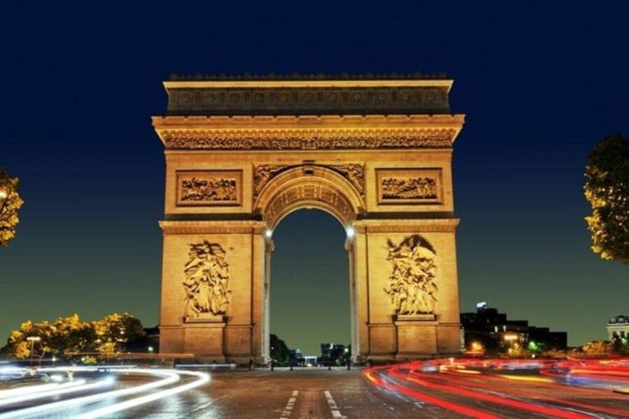 Paris: Cœur de Bohème Tour - Heart of the City - Louvre and the Culture Hit, Without the Museum Marathon