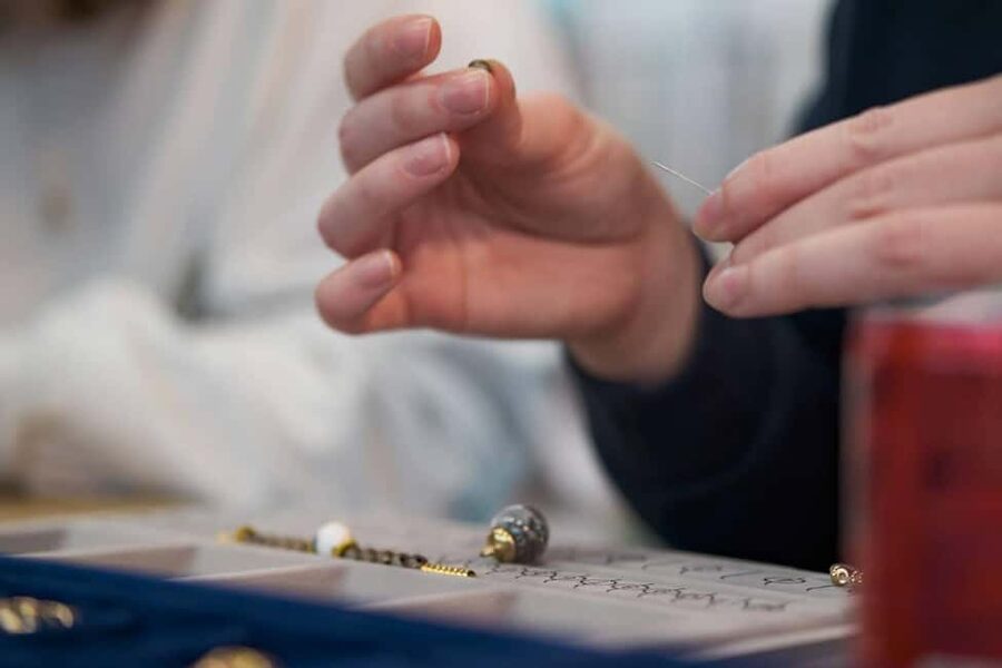Paris: Custom Souvenir Bracelet Workshop - Who This Workshop Fits Best