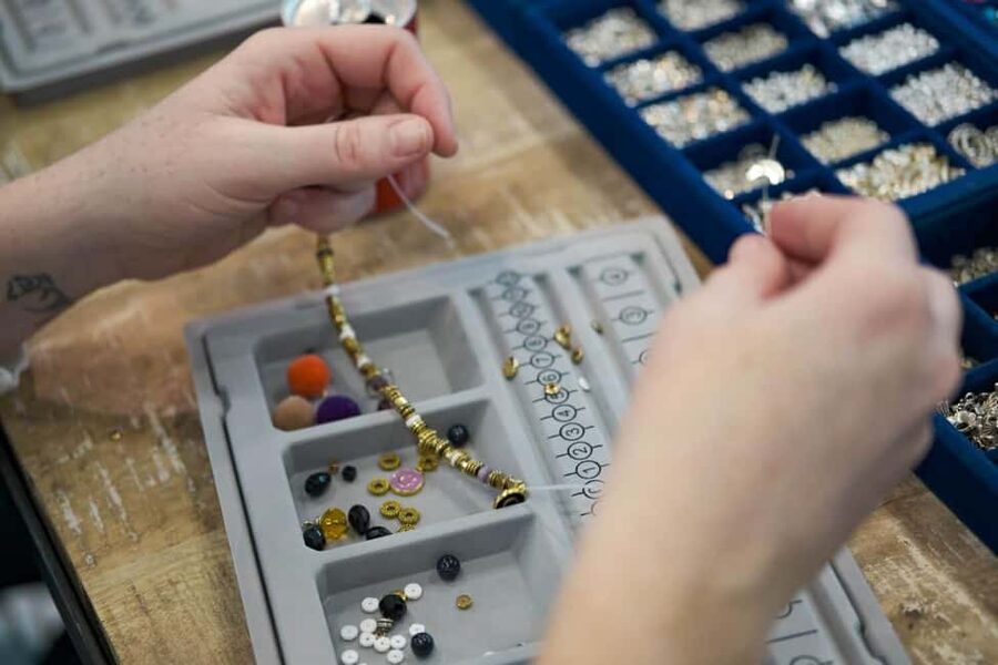 Paris: Custom Souvenir Bracelet Workshop - How the Bracelet-Making Works in Practice