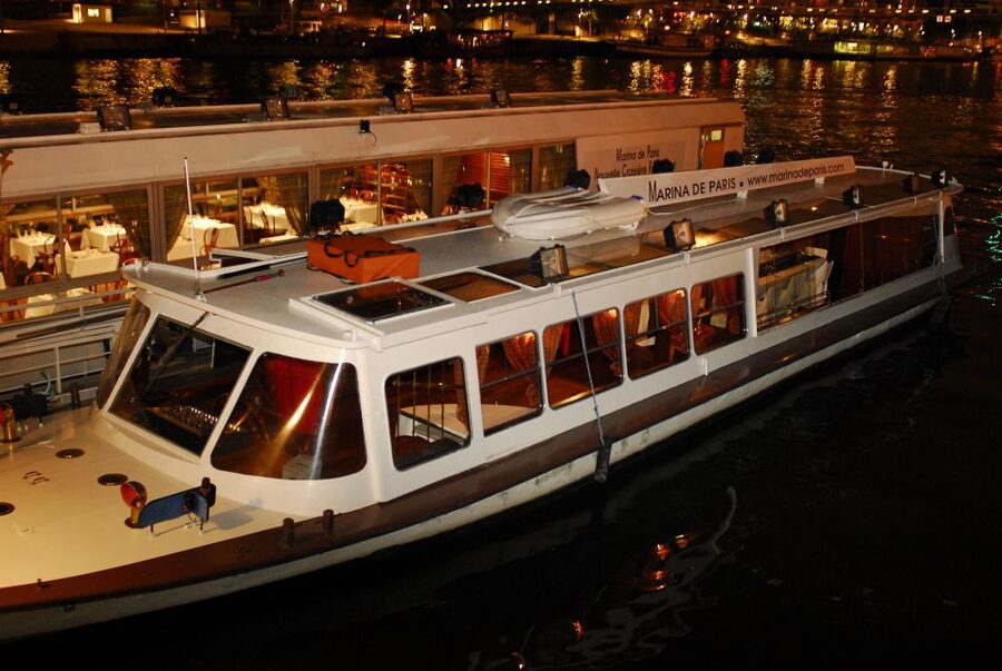 Paris: Dinner Cruise on the Seine and Eiffel Tower 2nd floor - Entering the day at Port de Solférino