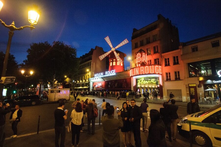 Paris: Dinner Show at the Moulin Rouge - Dress code, rules, and what to pack