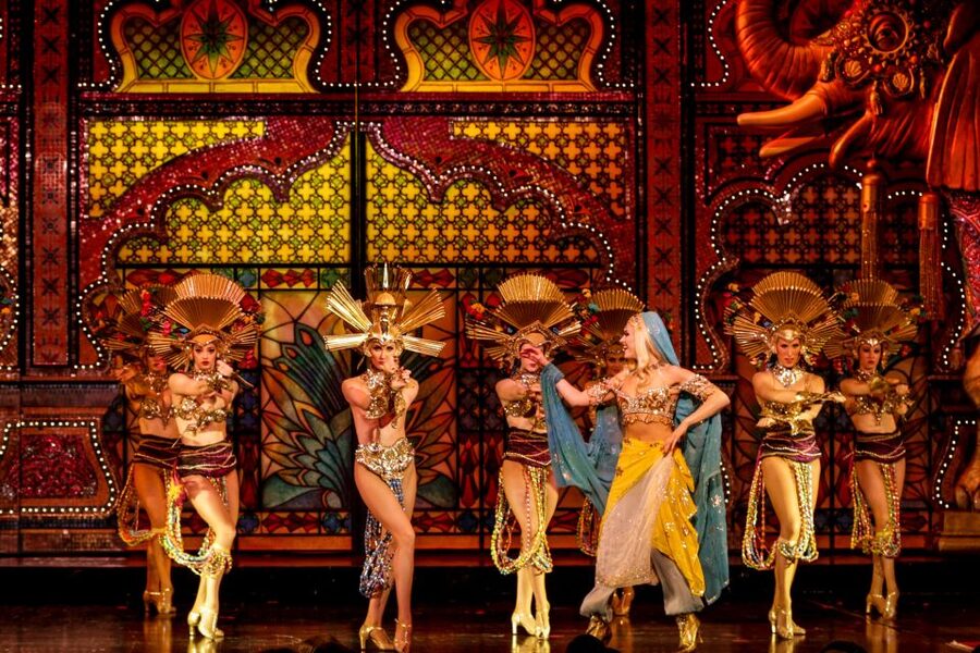 Paris: Dinner Show at the Moulin Rouge - A practical plan for your Moulin Rouge night