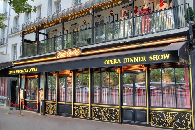 Paris Dinner Show Opera Bel Canto - Entering The Bel Canto Dinner Show at 72 Quai de lHôtel de Ville