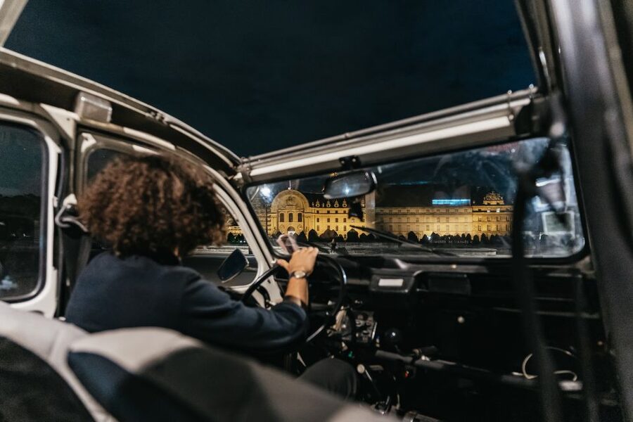 Paris: Discover Paris by Night in a Vintage Car with a Local - Eiffel Tower at Night: When the Lights Change Everything
