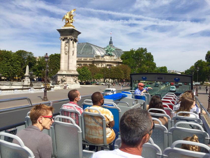 Paris: Discovery Hop-On Hop-Off and Paris by Night Tour - Audio guide and kids audio, what it does well
